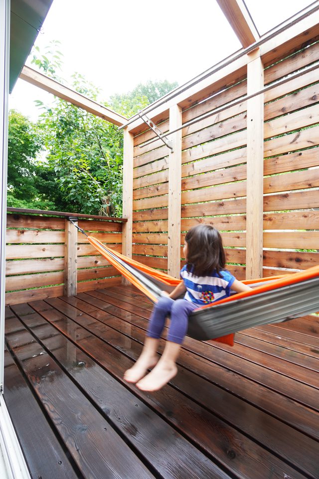 ハンモックに寝転べば森林浴気分