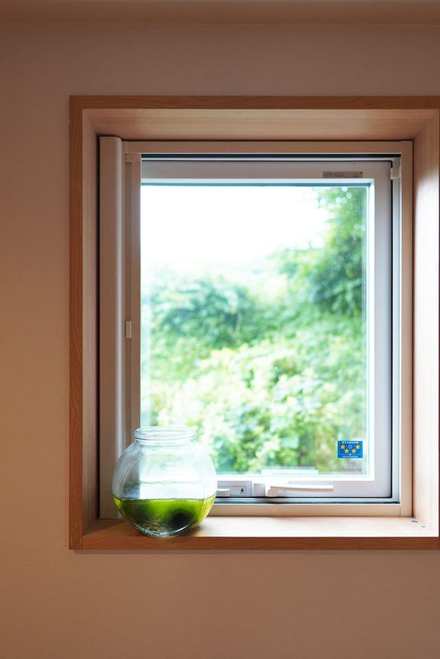 小窓からも緑を望みます