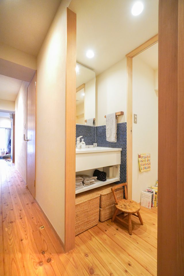玄関脇に設けた洗面台がコロナ禍で重宝。