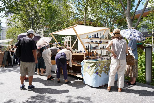 北欧ビンテージの食器は色鮮やかで楽しい