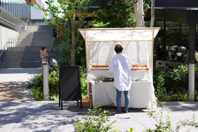 白い生地をきれいに使いながら商品も素敵に展示されている方も。