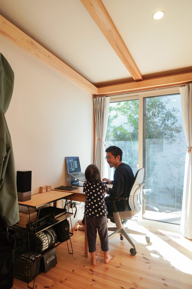 一角に設けられたご主人の仕事場。