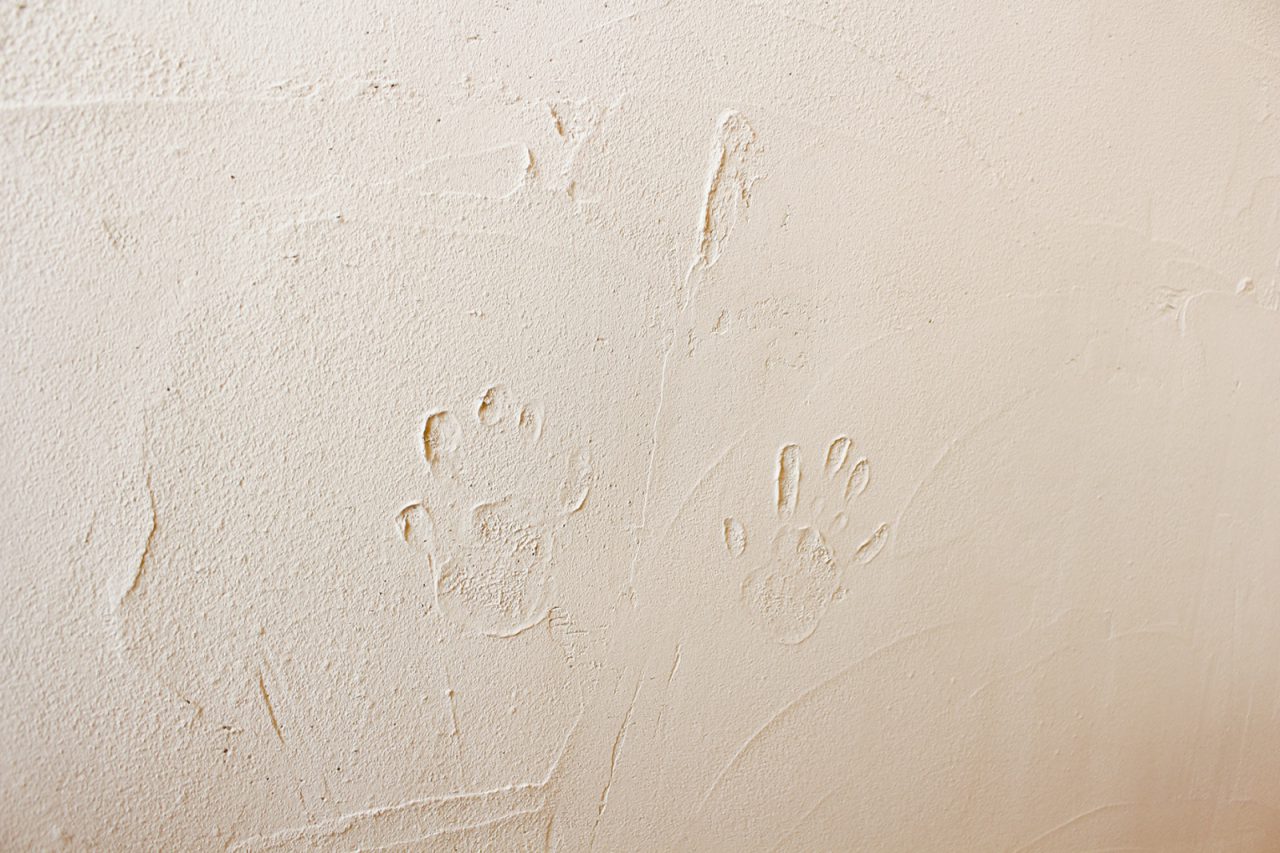 娘さんの手形は、ダイニングの目立つ場所に。