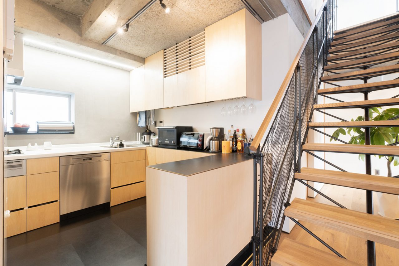 キッチンカウンターはご主人がDIYで施工。