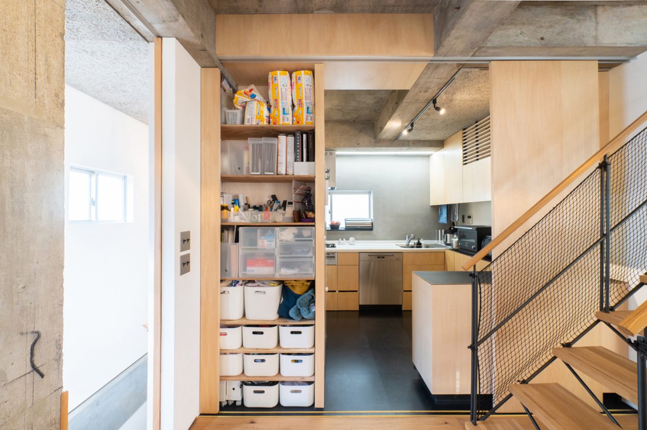 玄関横にも収納がたっぷり。