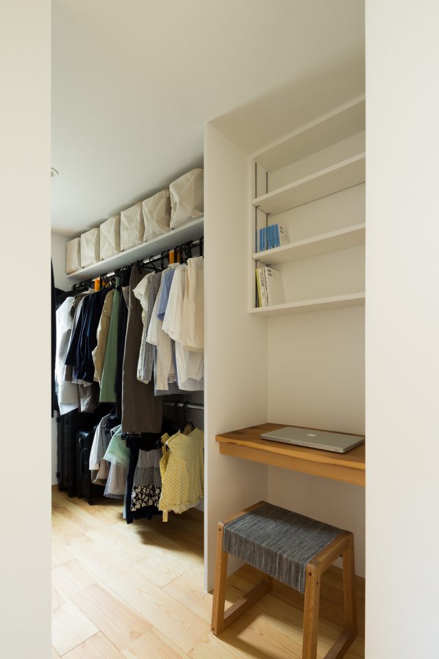 奥様のデスクがある2階WIC。