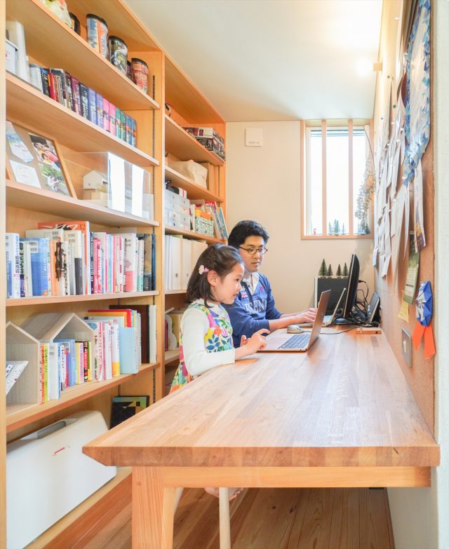 横並びで使用しても十分な広さのスタディスペース。
