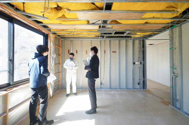 本社三階の応接室