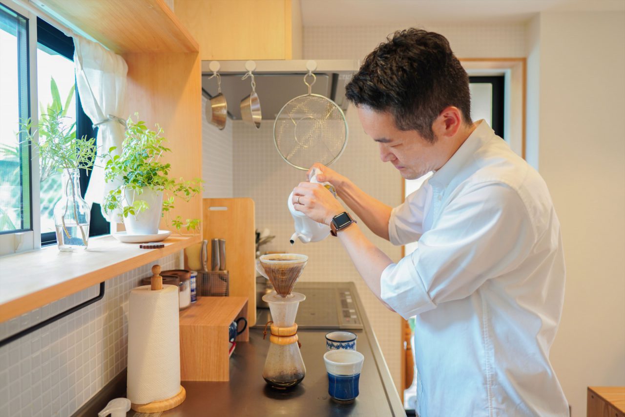 コーヒーを淹れるのが趣味のご主人。美味しかったです！