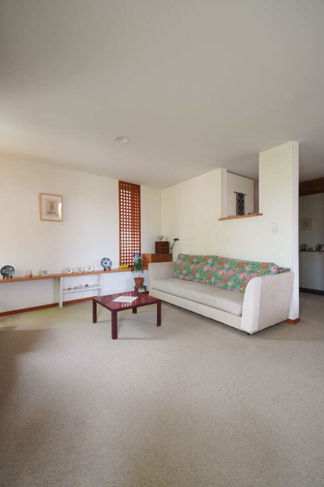 テレビ正面のソファが昌民さんの定位置。