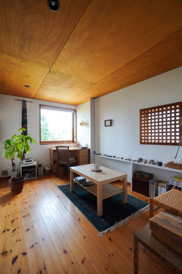 もうひとつの個室は現在、佑子さんの作業スペース。