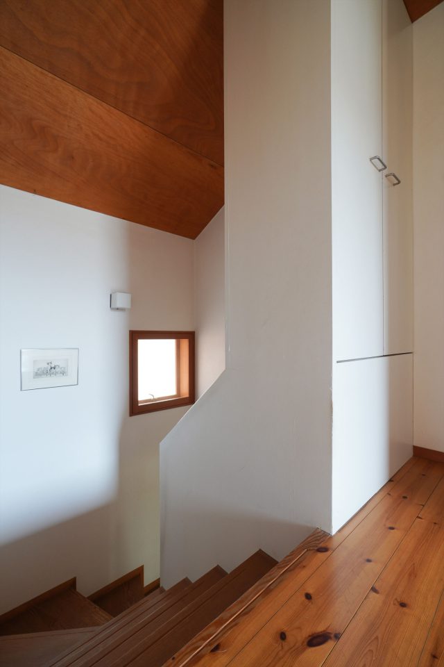 階段周りにも収納を設け空間を有効活用。