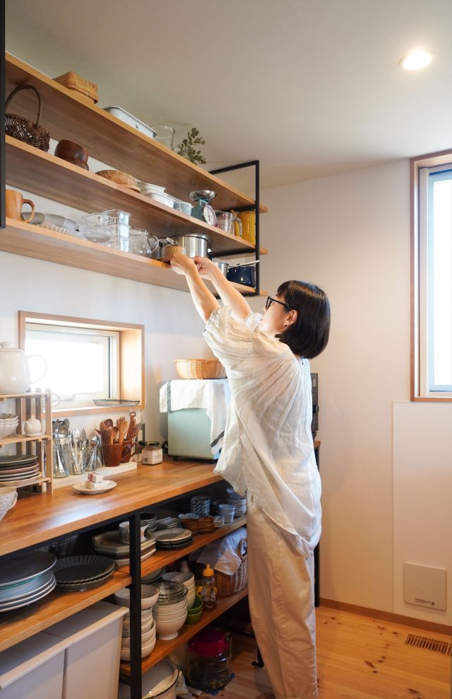 キッチンはウッドワンの木×アイアンのものをセレクト。