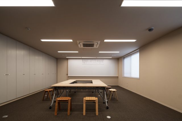 土の間 | 全社会議や朝礼を行う、相羽建設の土台となる部屋