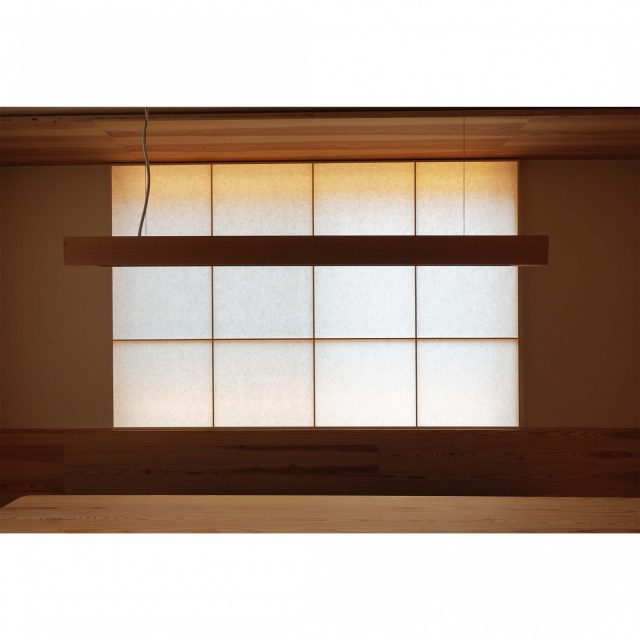 間接照明をつけた窓