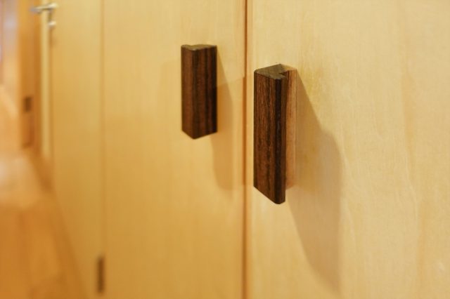 ウォールナットの把手