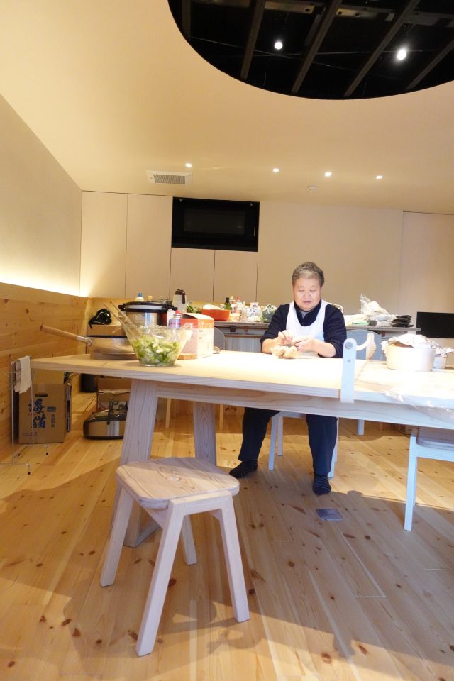 「大工の手」スタッキングチェア