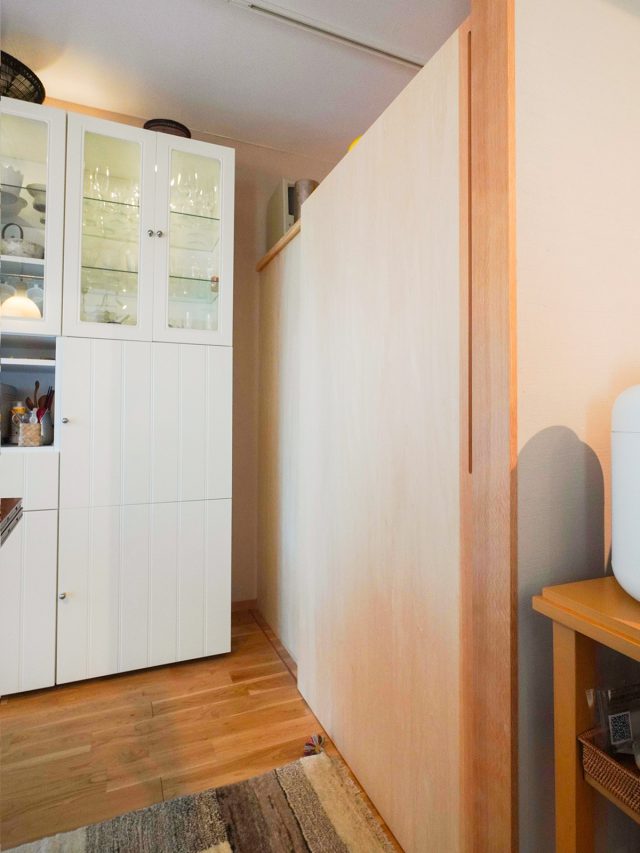 仕事に集中するときや来客時はそっと戸を閉めて・・・。