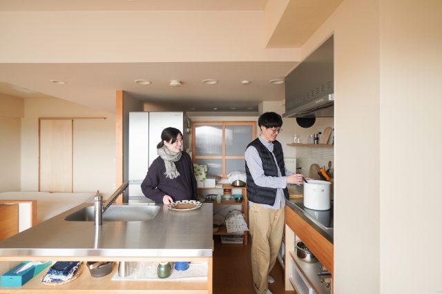 二人で立ってもスムーズな動線のキッチン。お料理も楽しく。