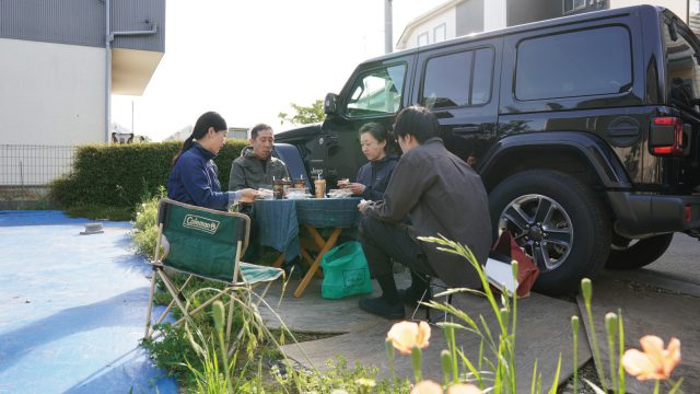 朝日の中での朝食タイム