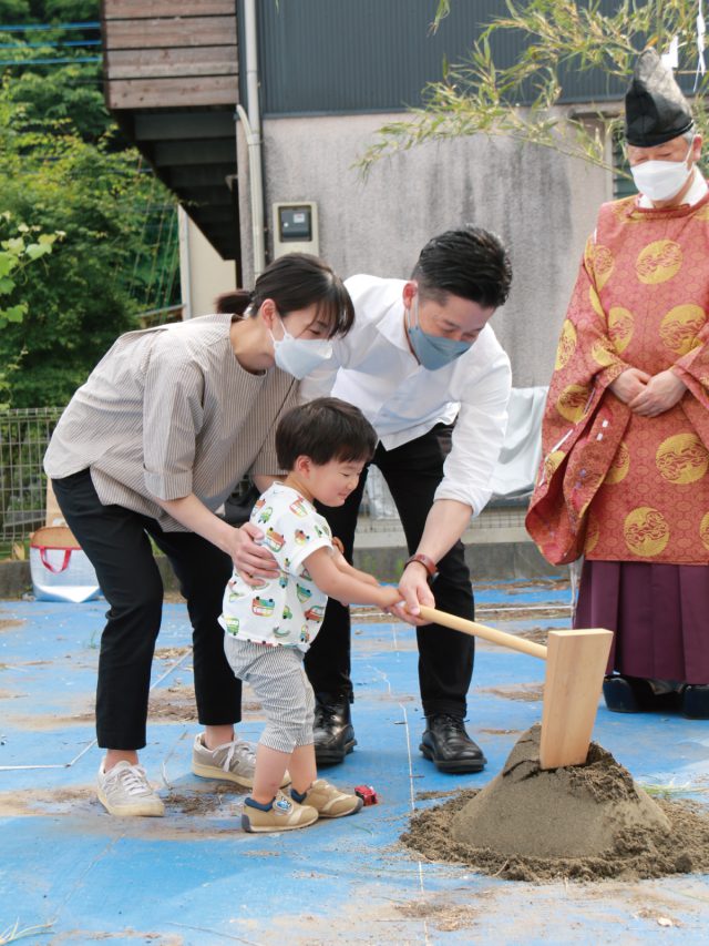 施主による「穿初め」