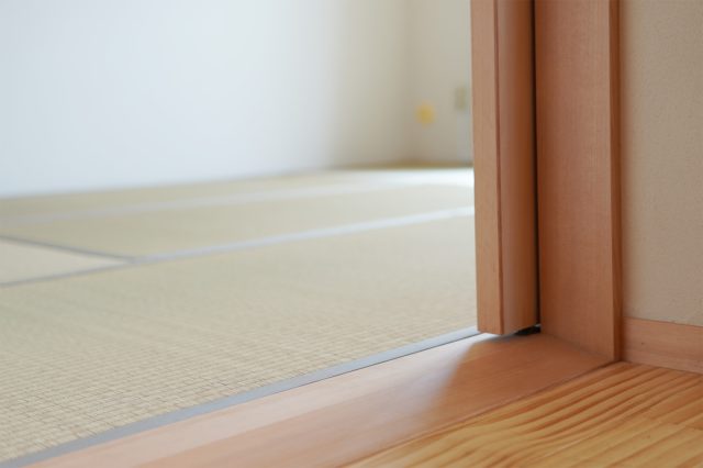 微かな段差もスロープ状に削ることで、つまずきません。