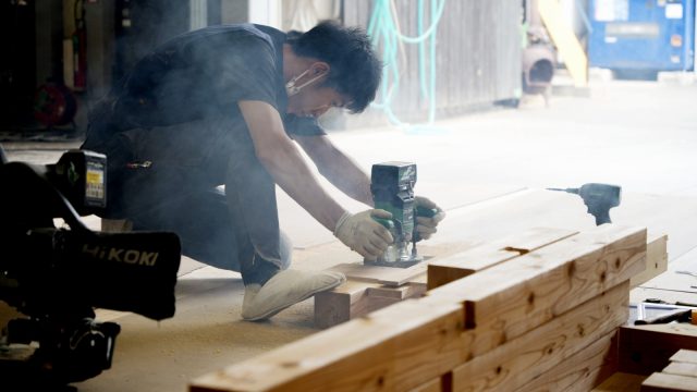 ミリ単位の緻密な手仕事