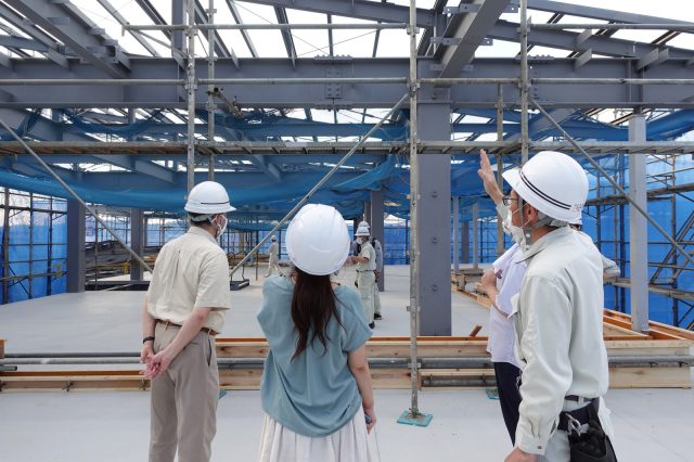 相羽建設のスタッフ現場見学の様子