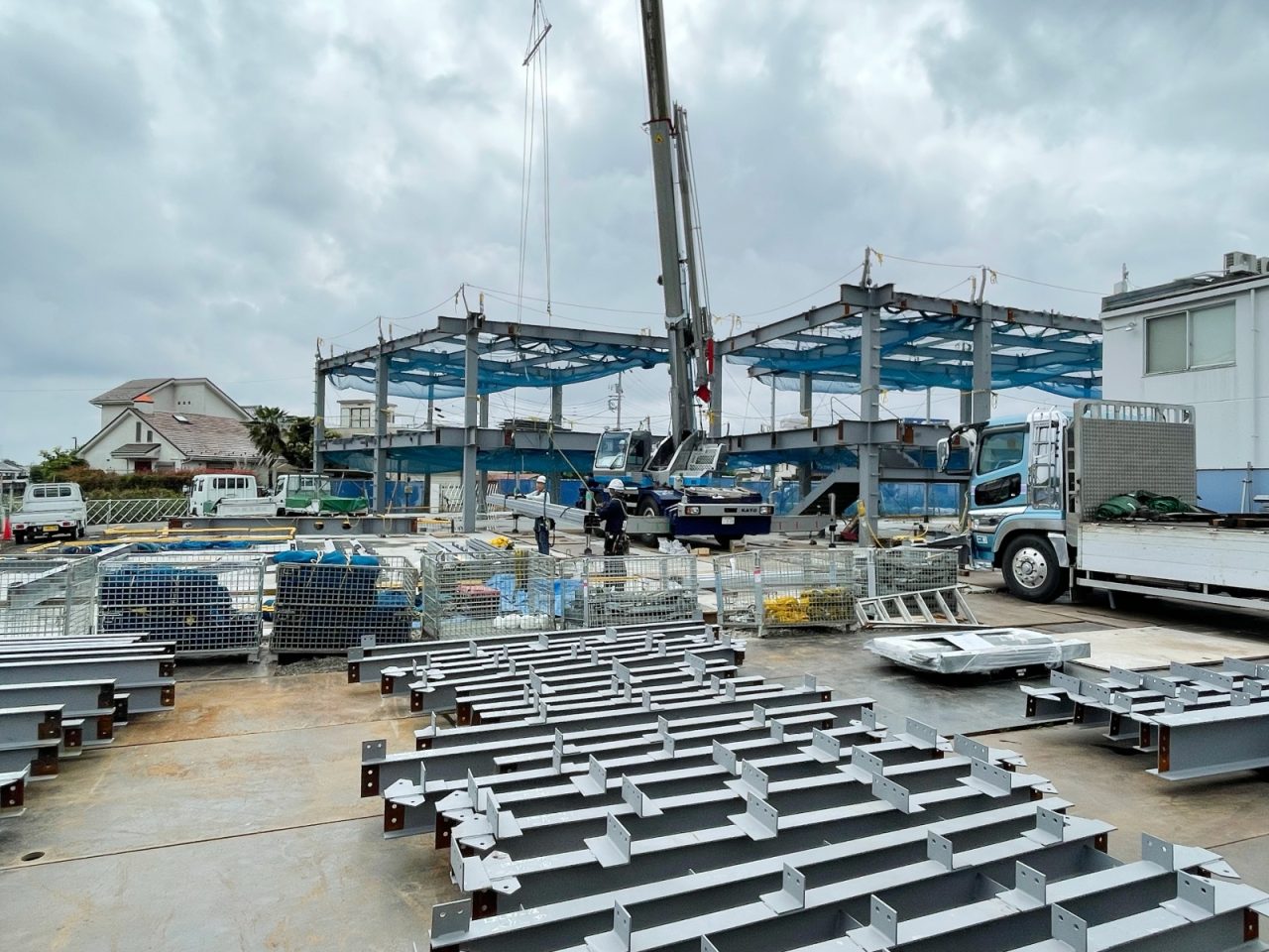 鉄骨建て方の様子