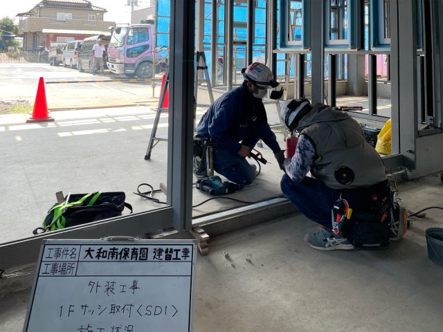 サッシ取り付け