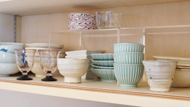 奥様が子供の頃から使っていた大切な食器たち。