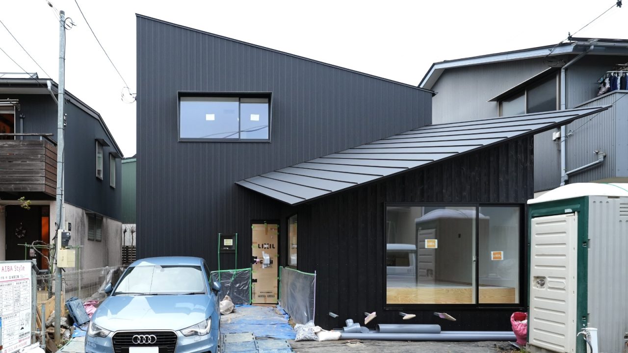 質感の違う黒の外観