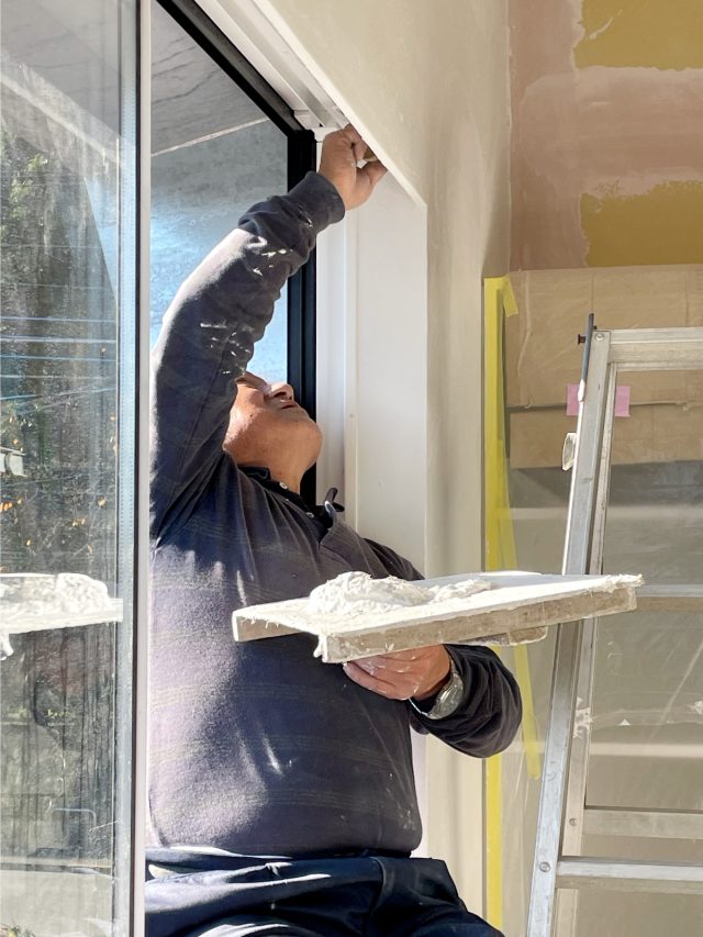 漆喰塗りの様子。