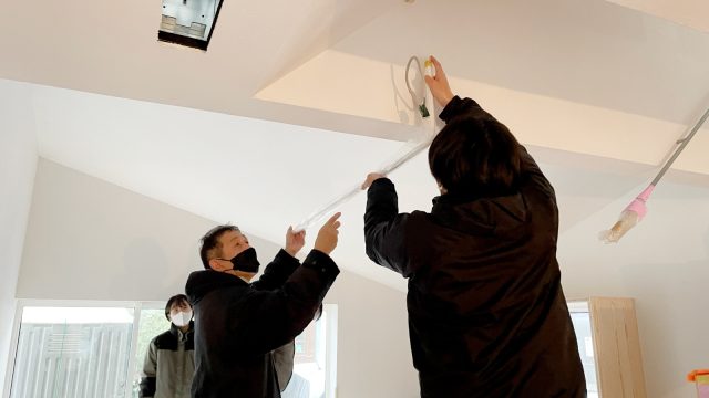 下屋部分の照明取付け位置の確認。