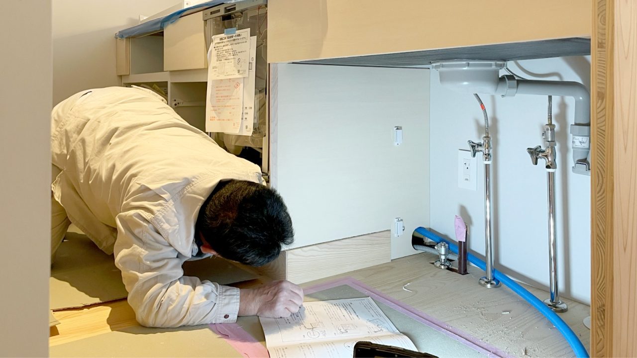 水道屋の大滝工業さんによる食洗機取り付け。