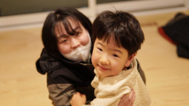 渡邉監督と一緒に現場を担当いただいた監督の麻生さんと、撮影のため広報の中村桃子さんも立ち会ってくれました!お二人とも息子のお守りに感謝です…(涙)