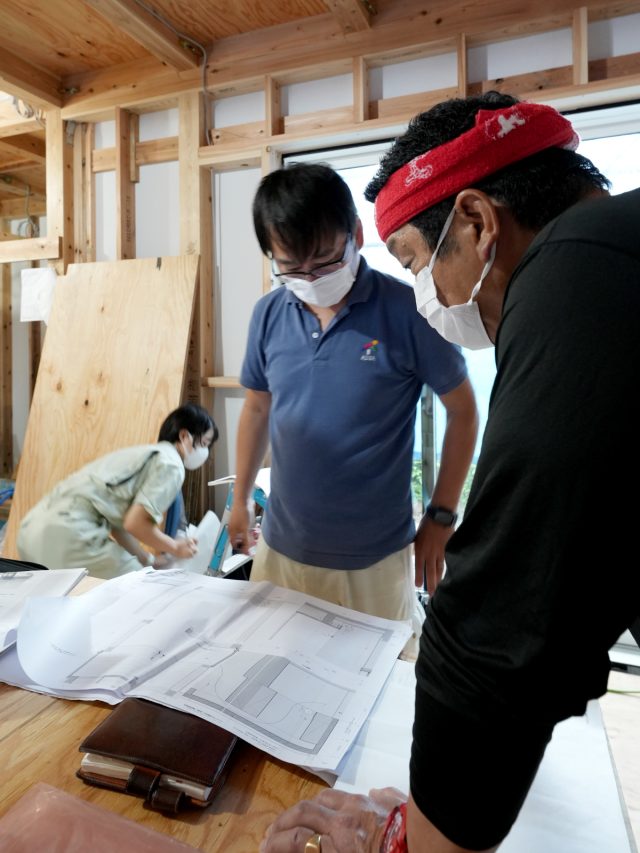 現場での打合せの様子