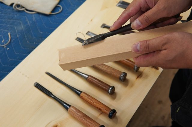 建具の調整など細かな作業のためのノミ