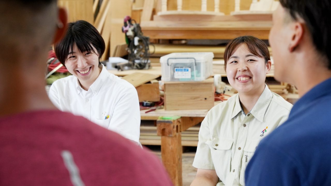 インタビュー担当の現場監督の樋口（ひぐち・左）と小出（こいで・右）