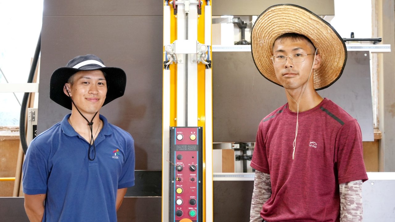 真夏の現場は大きめの帽子で暑さ対策！（冬はニット帽など季節によってファッションも変わります）