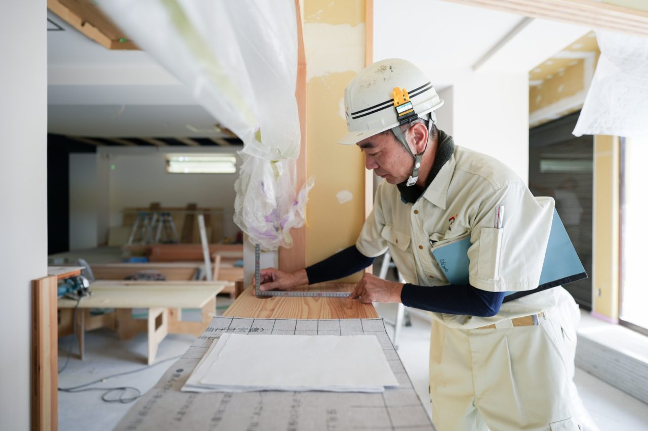 配線を通す穴が図面通りの寸法になっているか念入りに確認