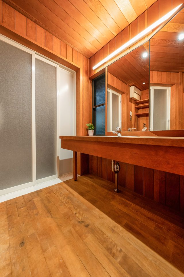 浴室は使いやすさを重視しユニットバスを採用（竣工時撮影）