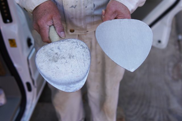 モルタルを練るためのコテは20年以上の愛用品