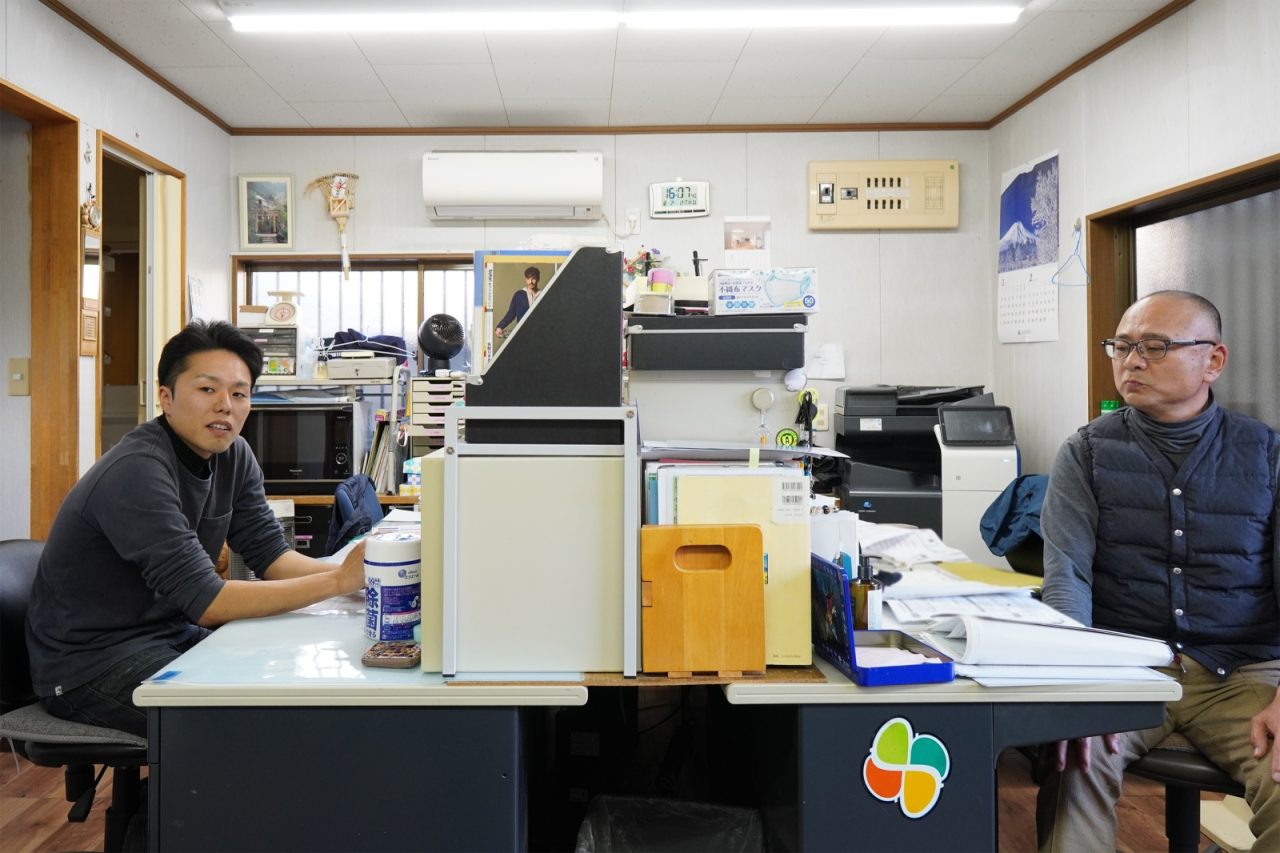左）息子さんの昂さん／右）お父さんの育弘さん