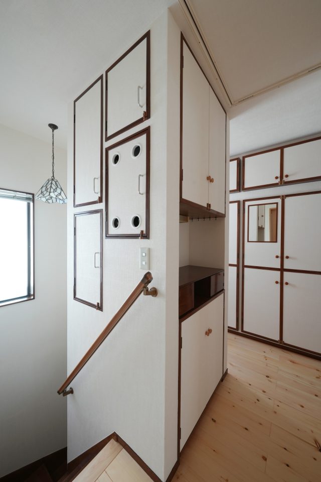 職人さんも驚くほどDIYが得意なご主人。室内の自作の壁面収納はそのまま活かして施工。