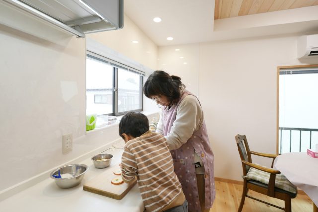 お孫さんとキッチンに並んで作業できるようになったのが嬉しい。