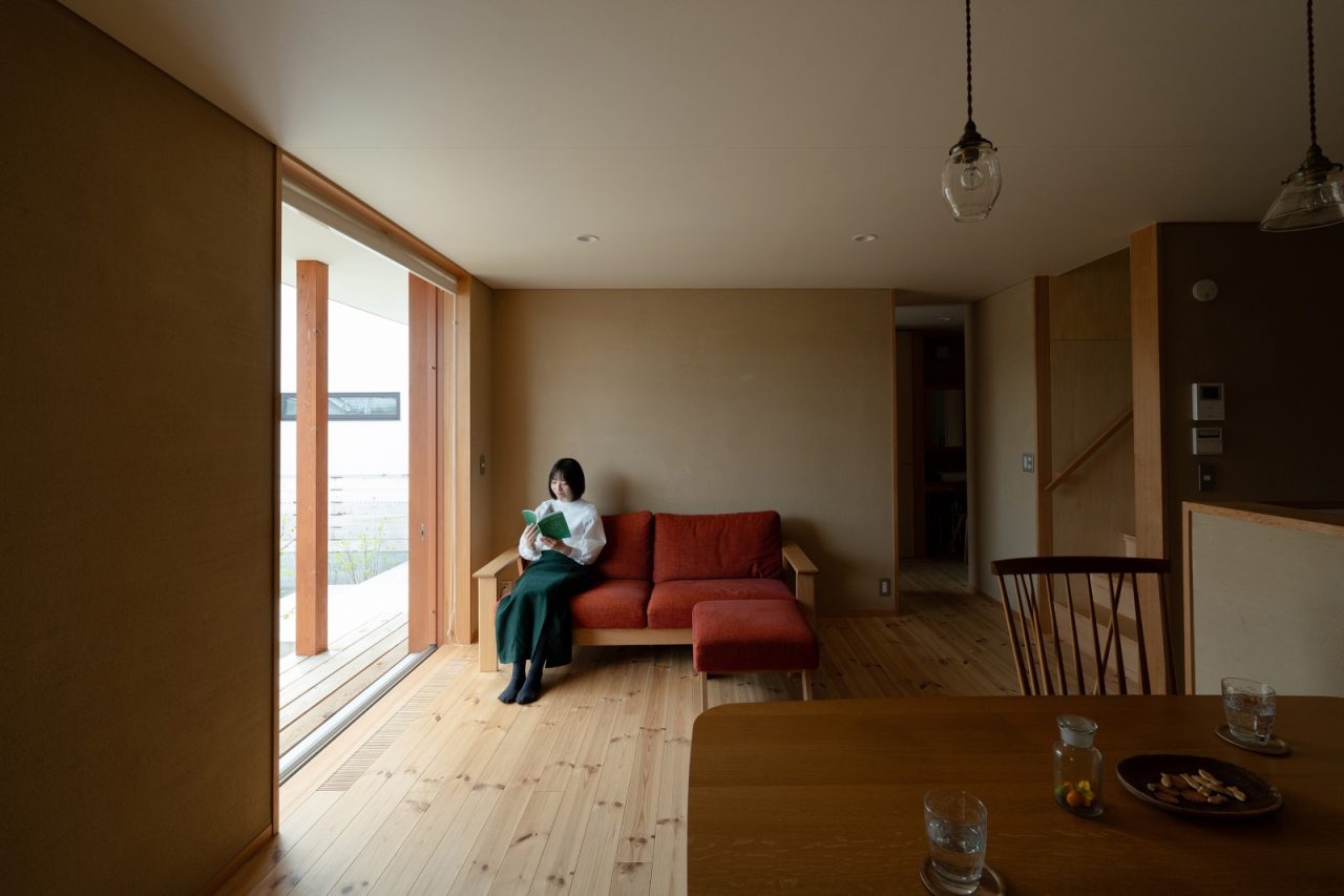 窓際で過ごすのも気持ちがよさそうです