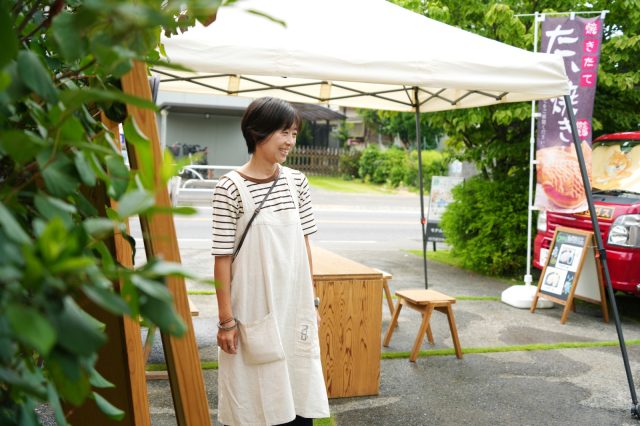 イベントでの作家さんとのやりとりを丁寧にされる愛子さん。