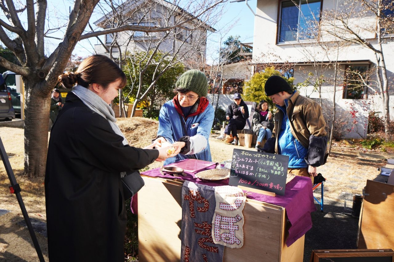 寒い季節、焼き芋の香りに惹かれます