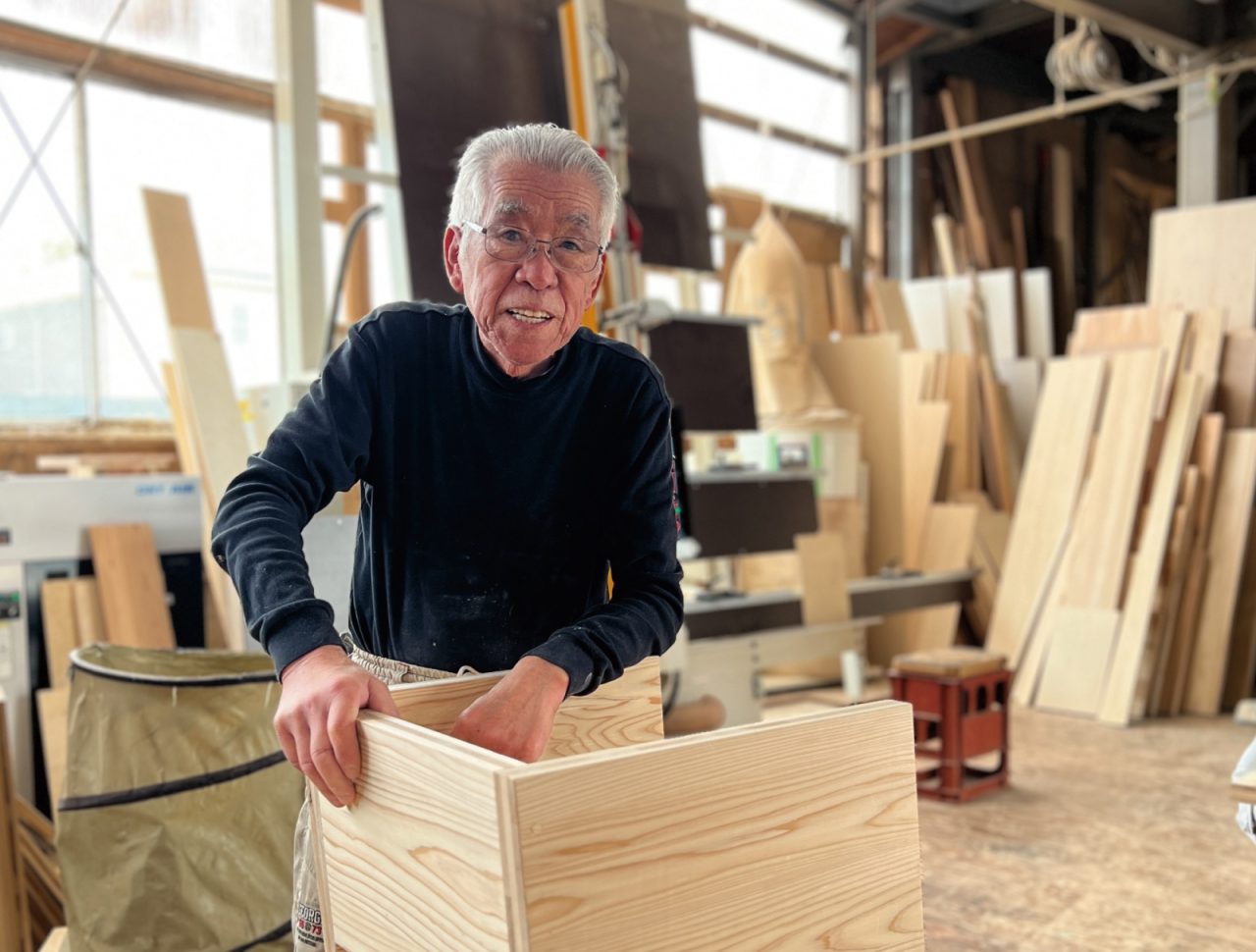 はぎまの家具を製作した大工の秋山さん